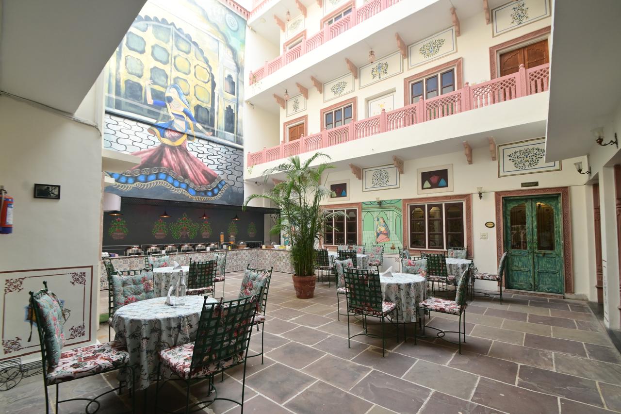 Hotel Courtyard View 3