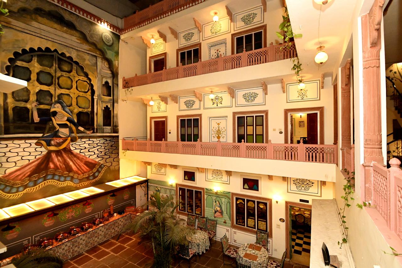Hotel Courtyard View 5
