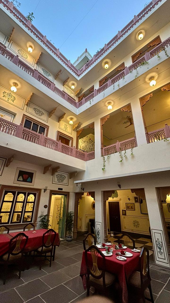 Hotel Courtyard View 11