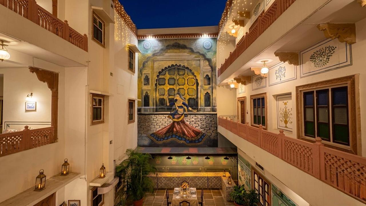 Hotel Courtyard View 23