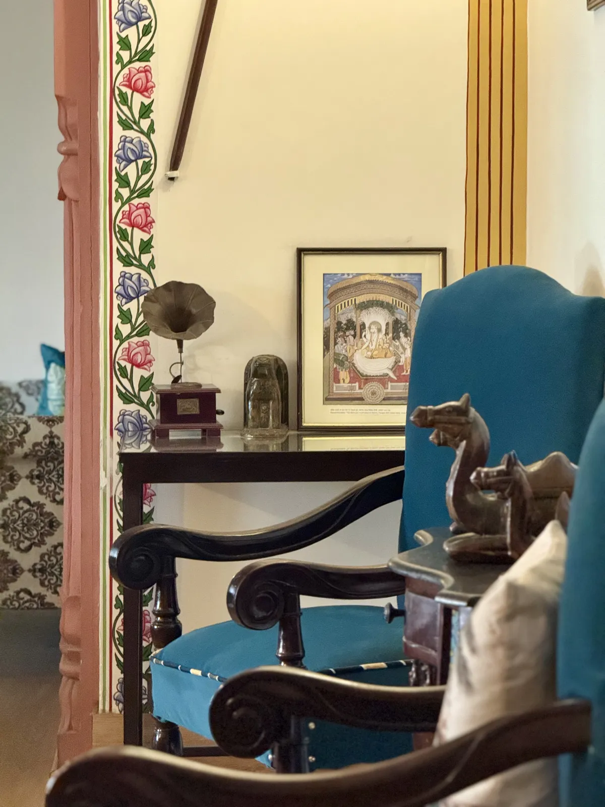 Sheeshmahal Lounge Decor
